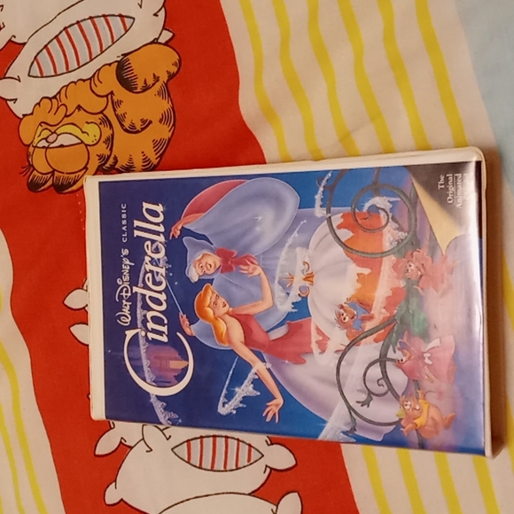 Barely Used, Like New, Lot of 4 Disney VHS Vintage & Collectible Movie Classics - Picture 2 of 15